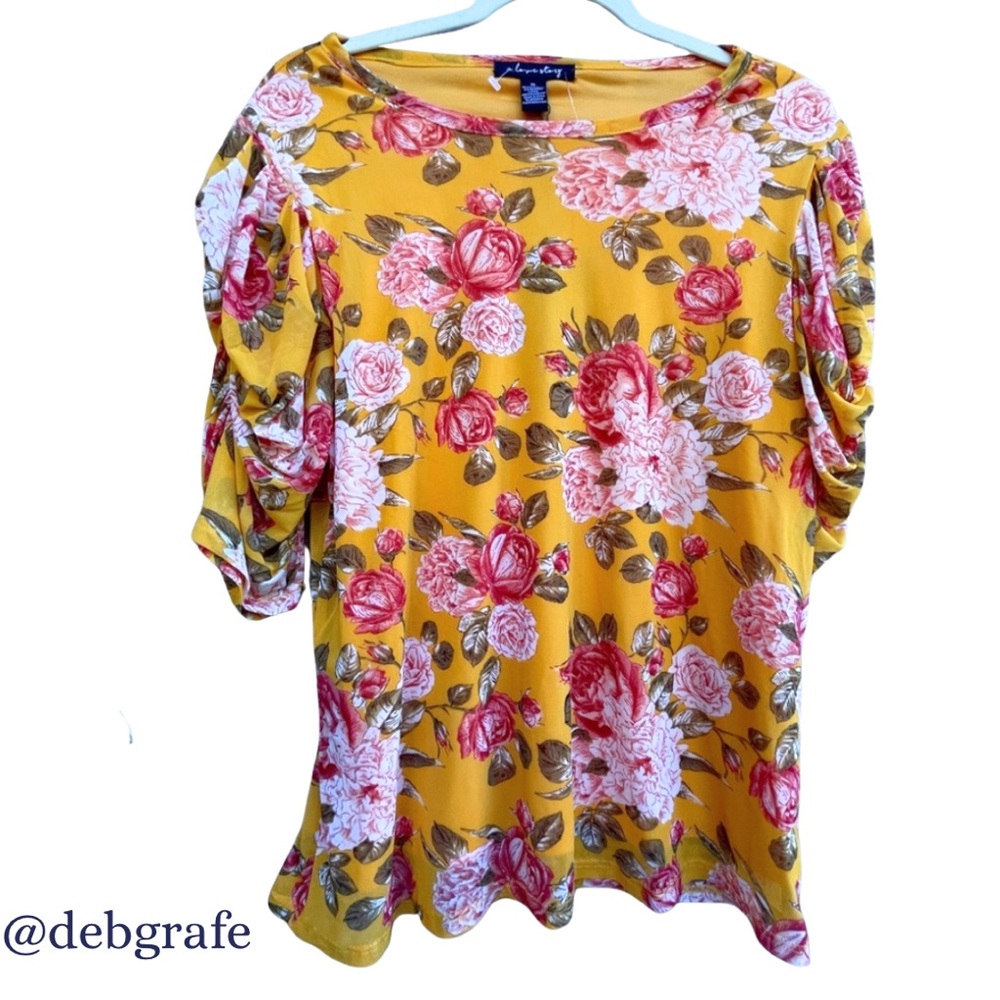 🚨A Love Story XL Floral Yellow Top P2P: 22” L:24” NWT